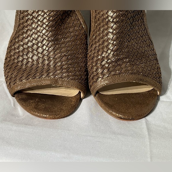 Adrienne Vittadini ROSEANNE Metallic Gold Woven Wedge Sandals Heels Shootie - Picture 9 of 16